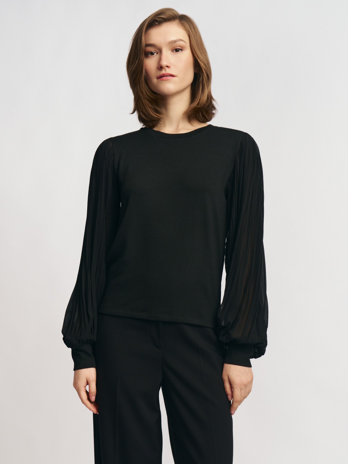 Топ-блузка с акцентными рукавами