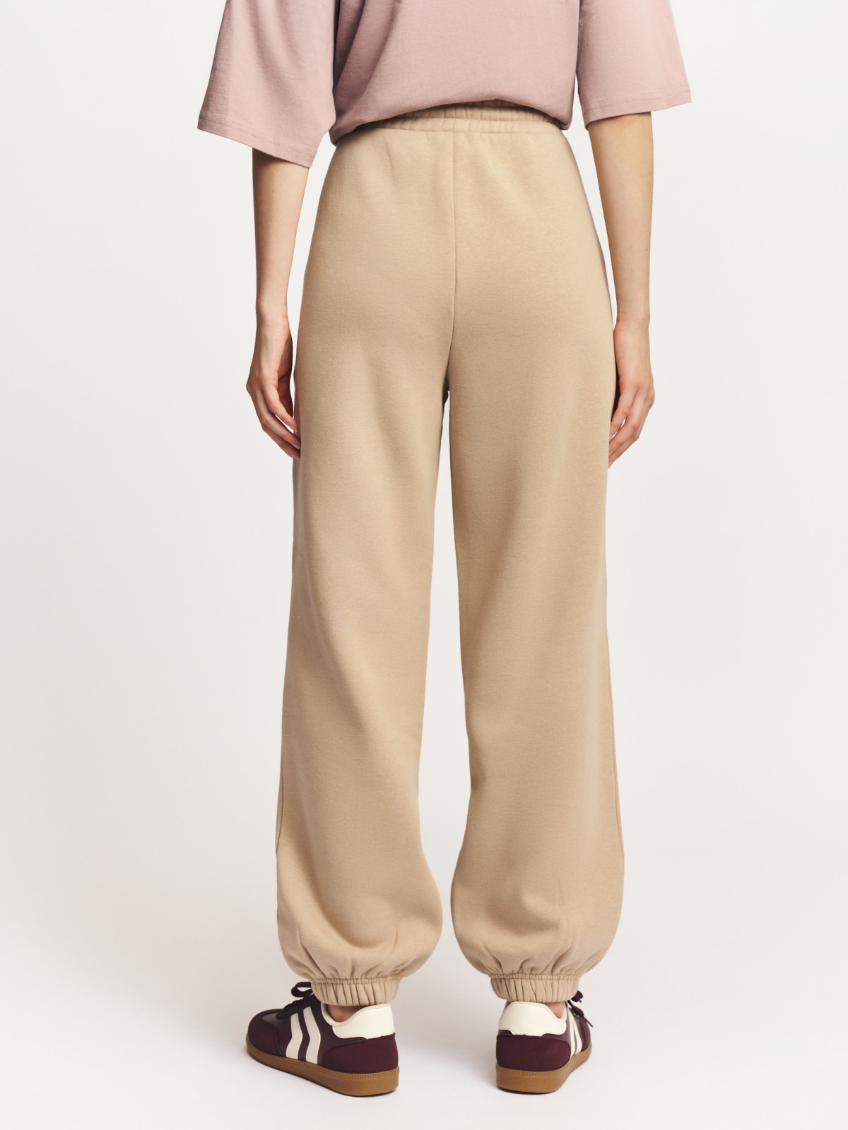 Утеплённые брюки-джоггеры на резинке