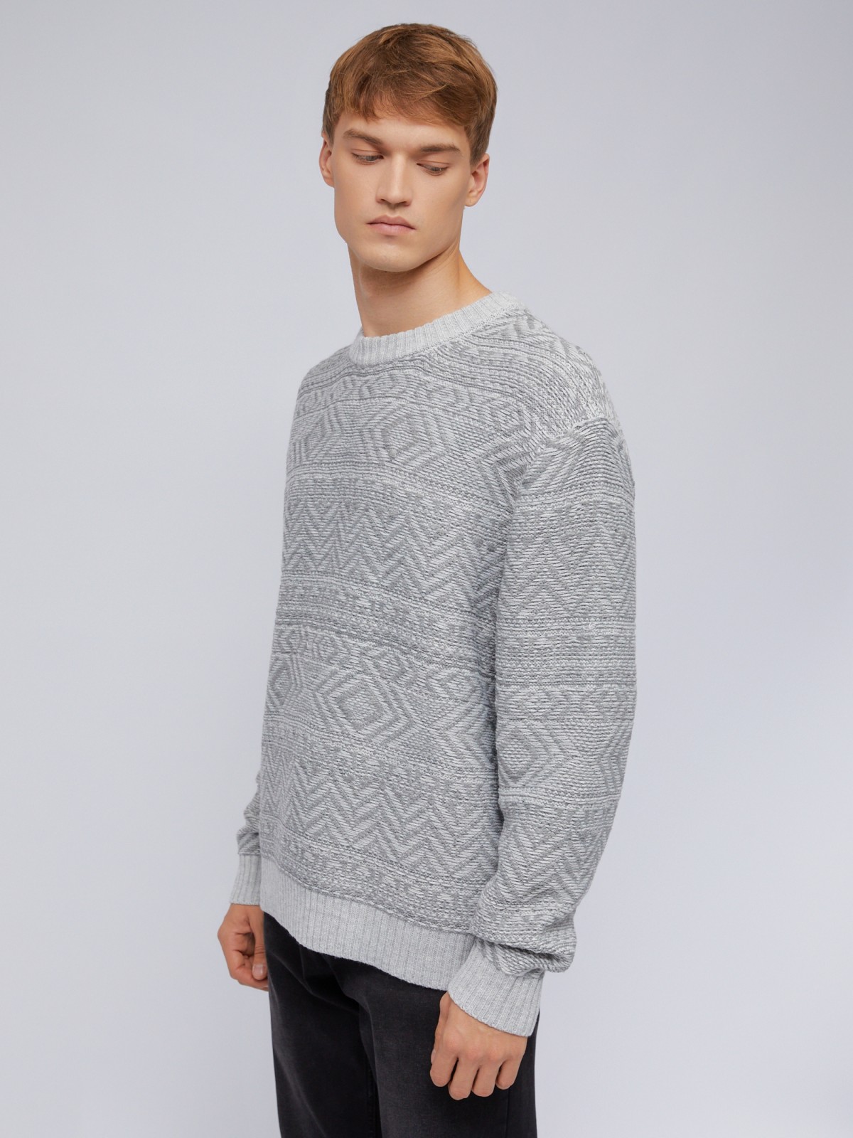 Тонкий вязаный джемпер с фактурным узором