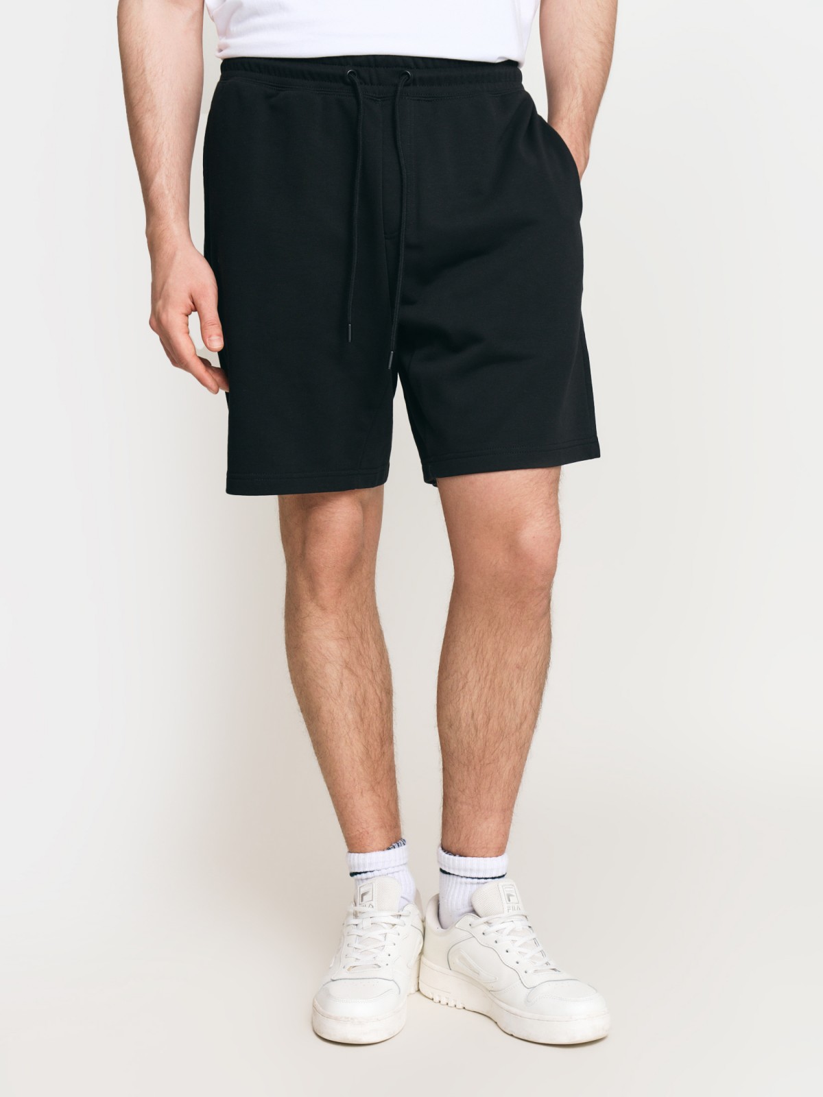 Трикотажные шорты на резинке