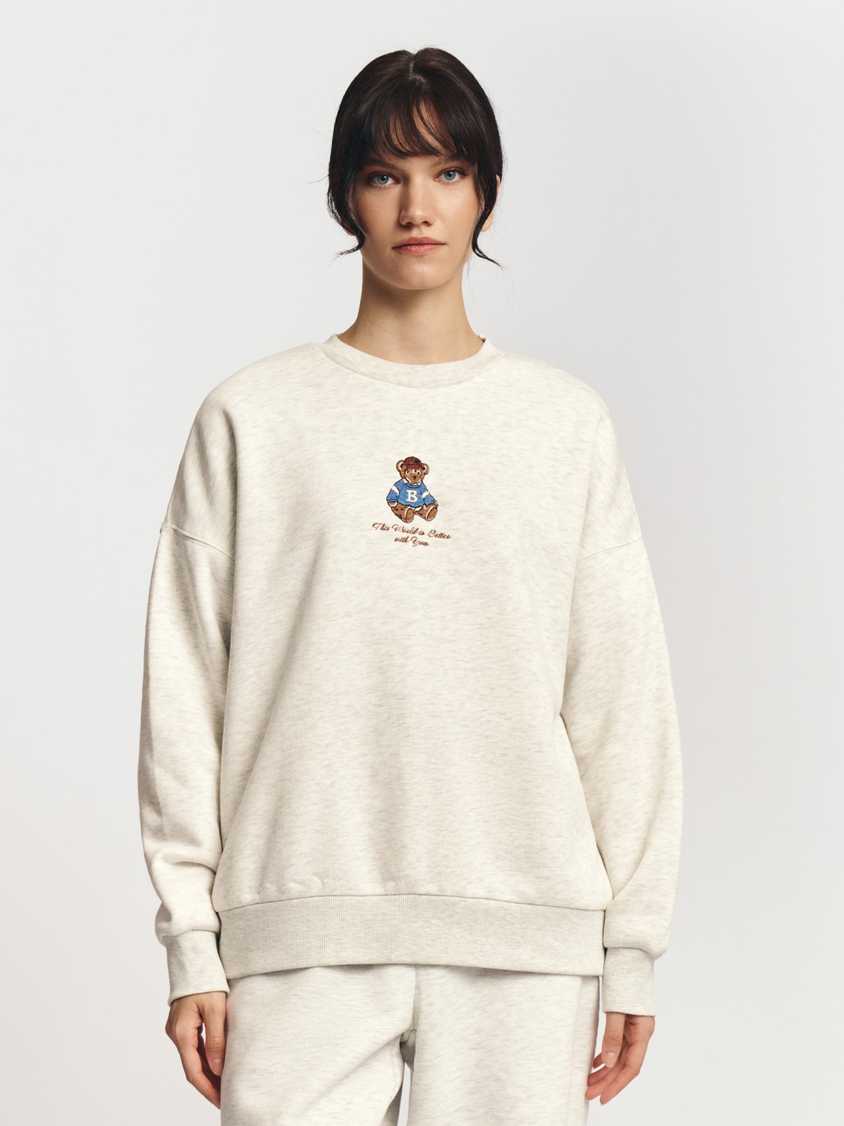 Утеплённый свитшот с вышивкой