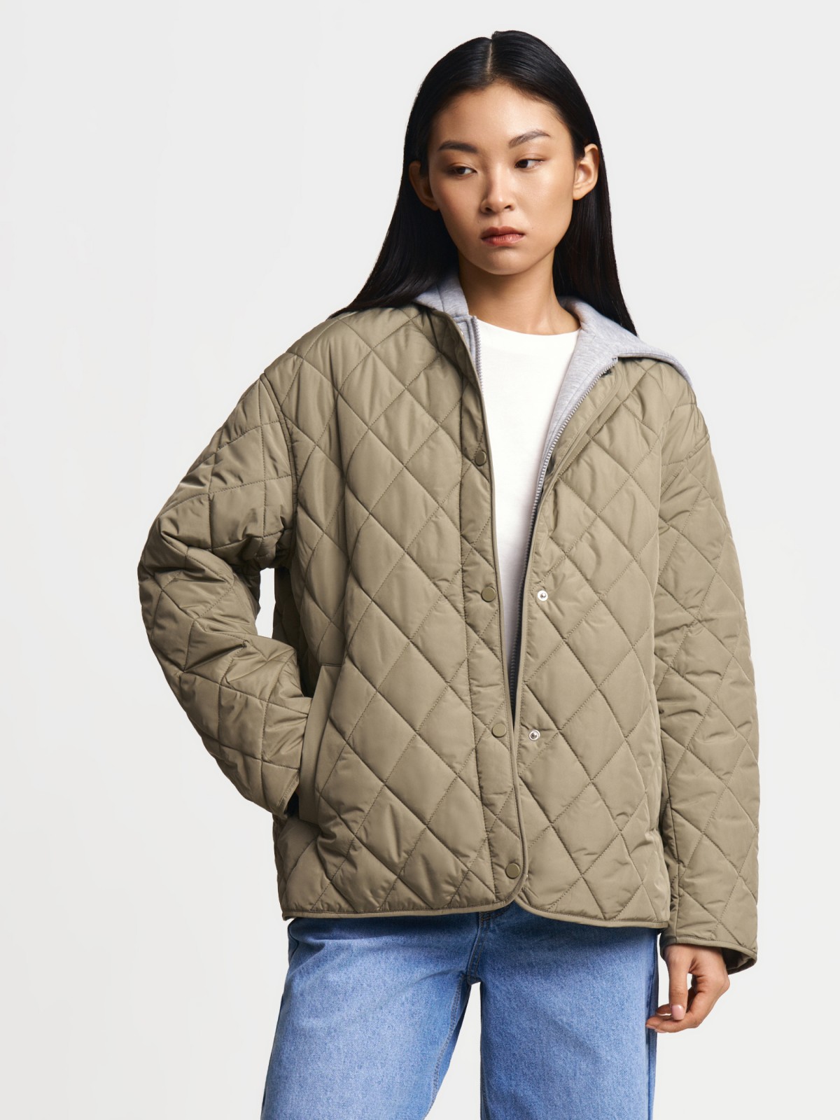 Утеплённая стёганая куртка на синтепоне с капюшоном