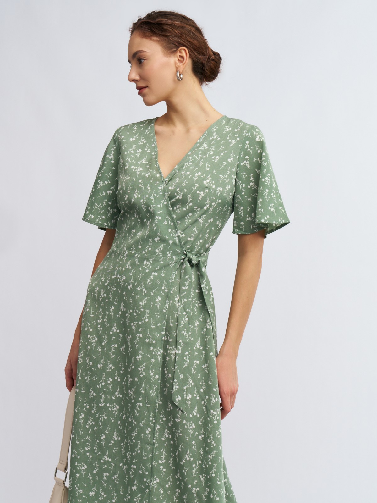 Платье миди с запахом и цветочным принтом