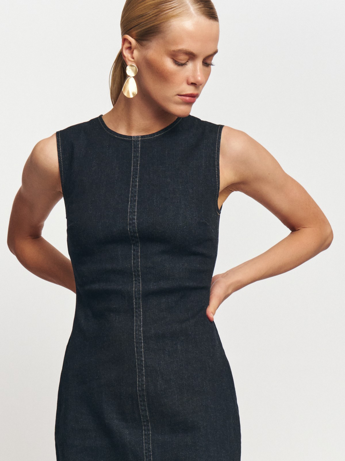 Джинсовое платье миди из хлопка без рукавов