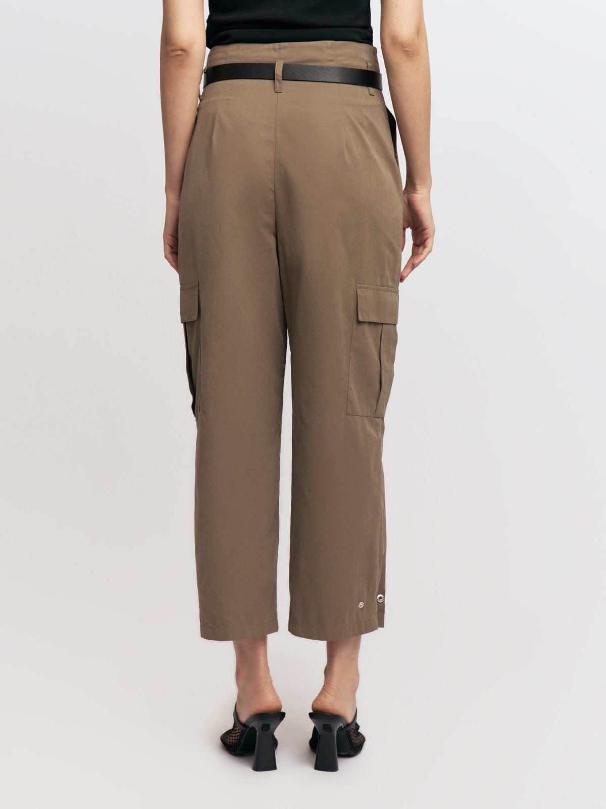 Брюки с карманами карго и ремнём
