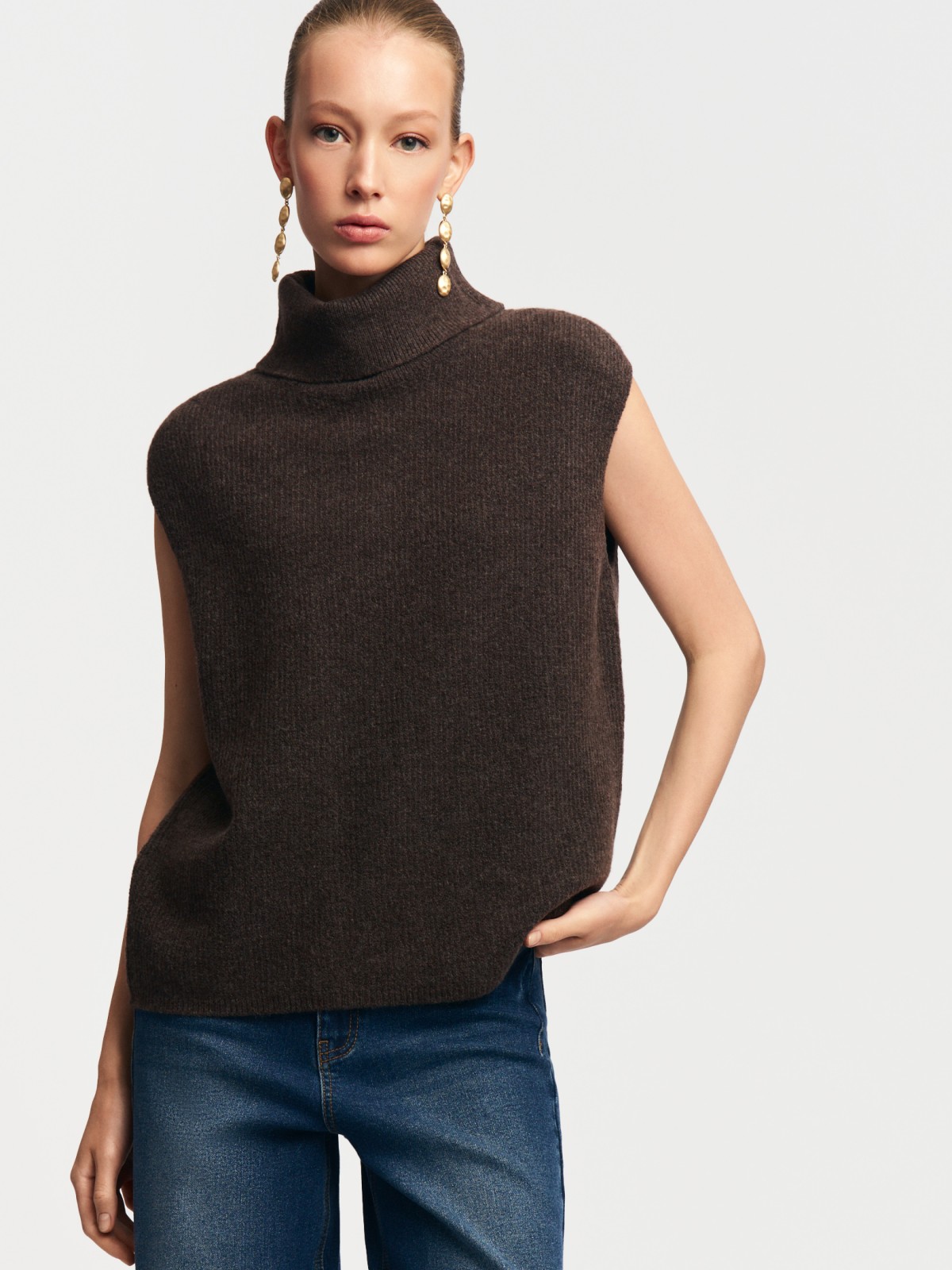 Вязаный трикотажный топ с горлом