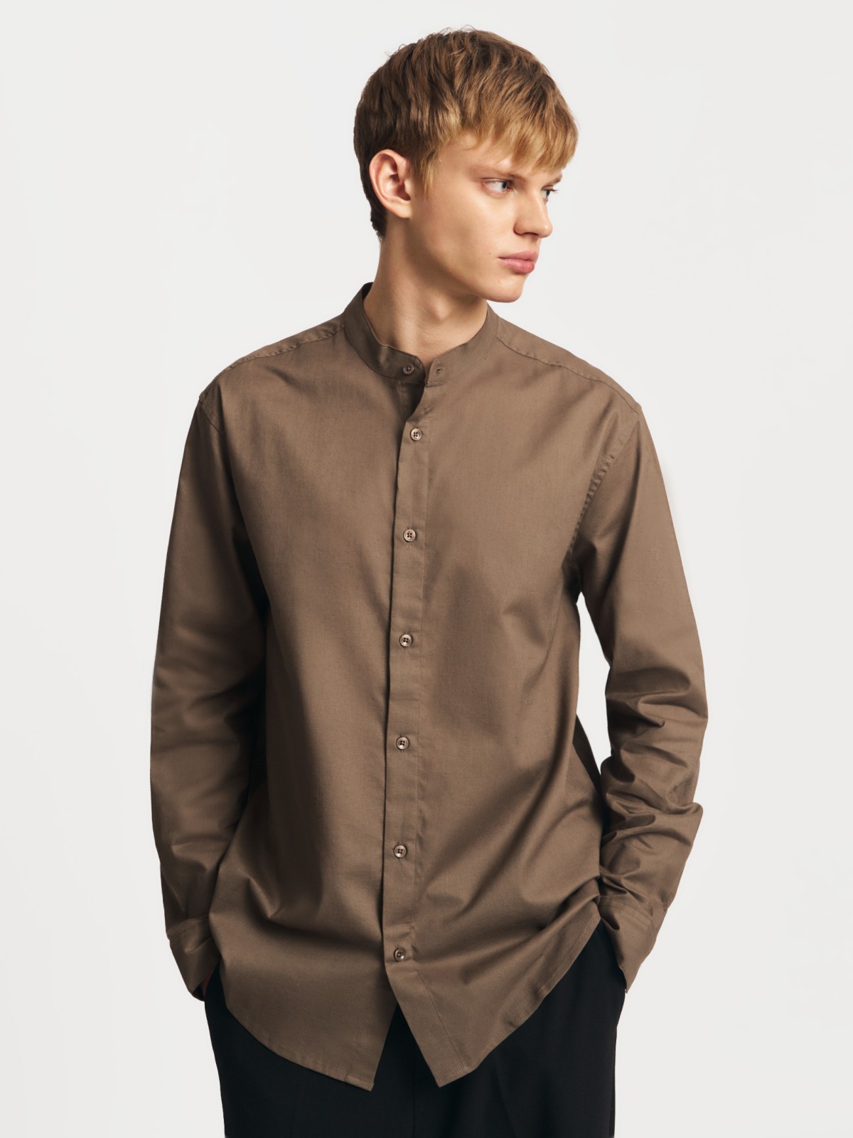 Льняная рубашка с воротником-стойкой