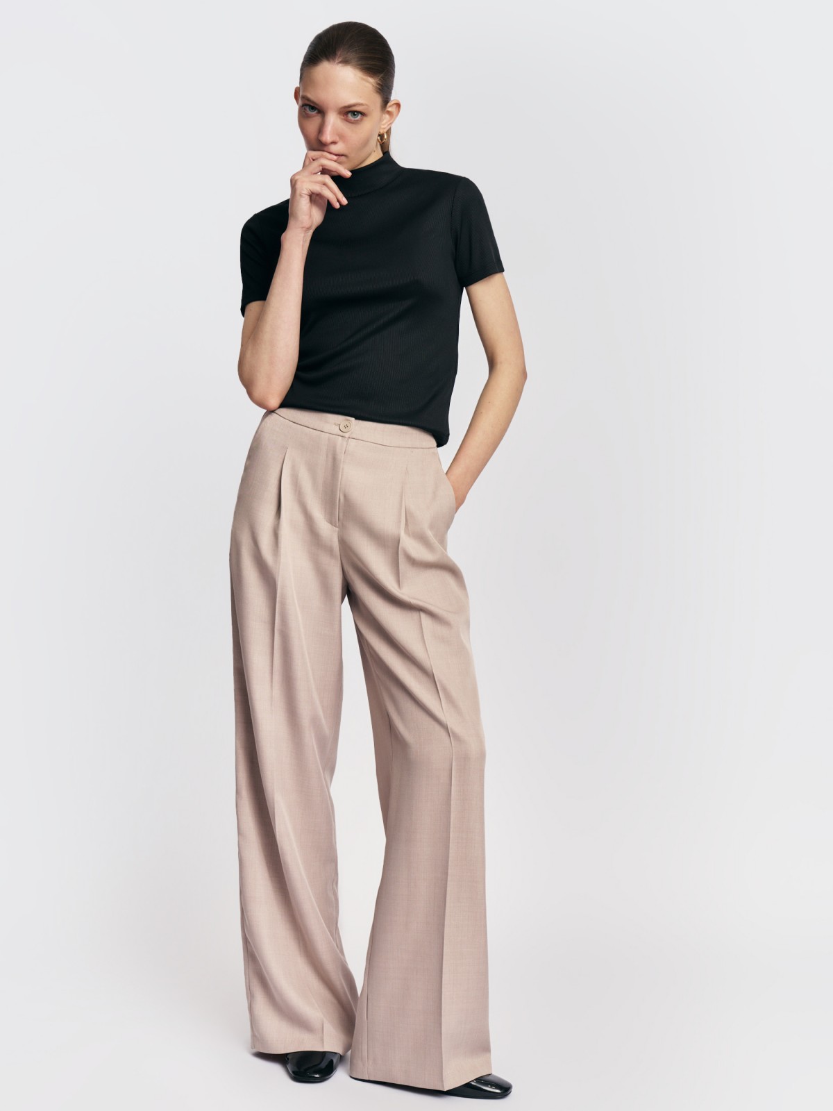 Прямые брюки на резинке со стрелками