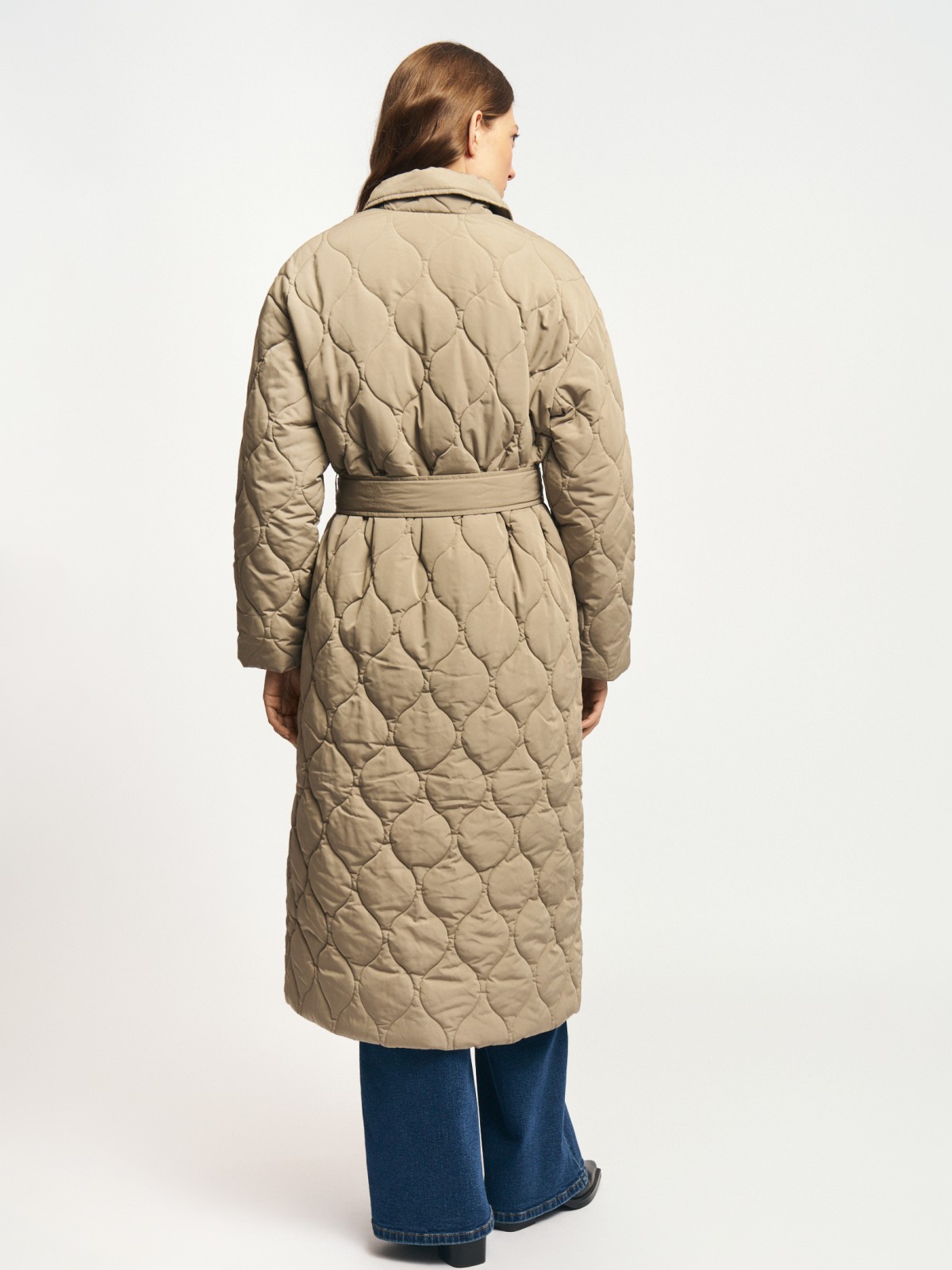 Утеплённая стёганая куртка-пальто с поясом