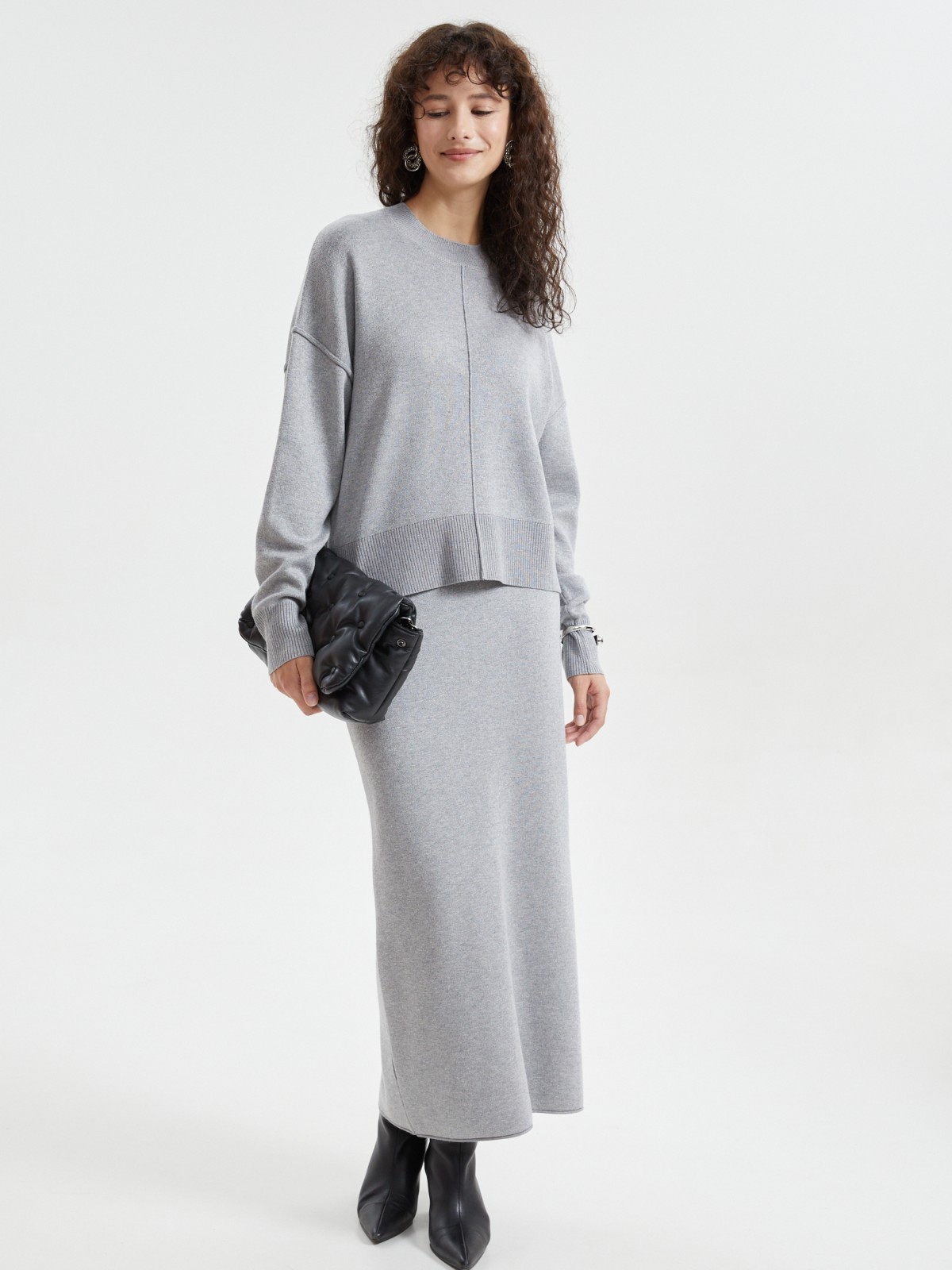 Трикотажная юбка миди с разрезом