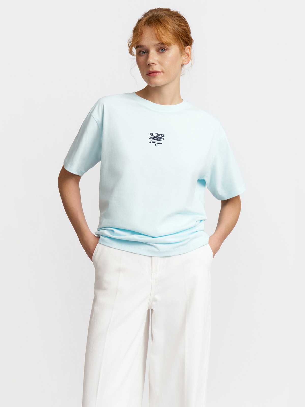 Футболка с коротким рукавом и вышивкой