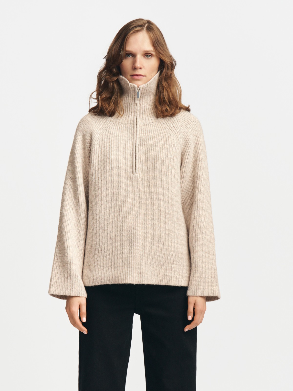 Вязаный свитер с воротником на молнии