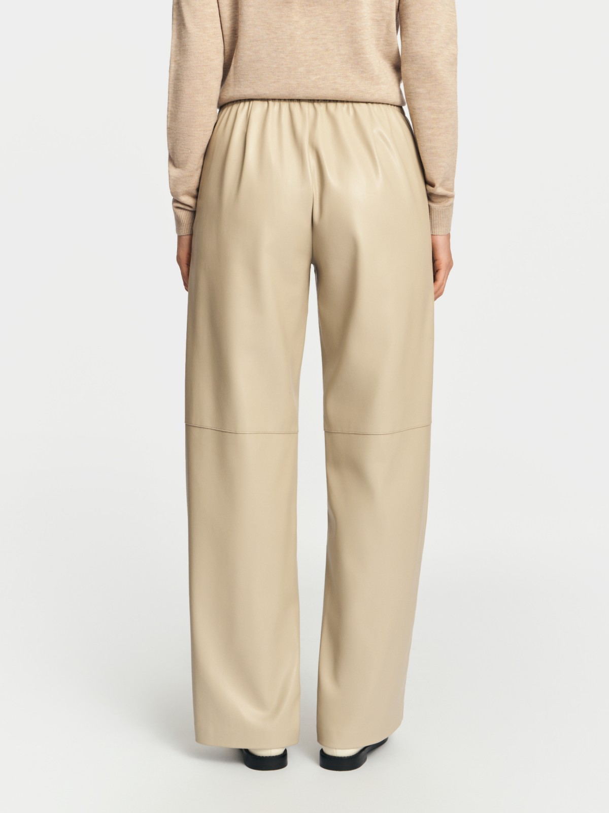 Брюки из экокожи с поясом на резинке