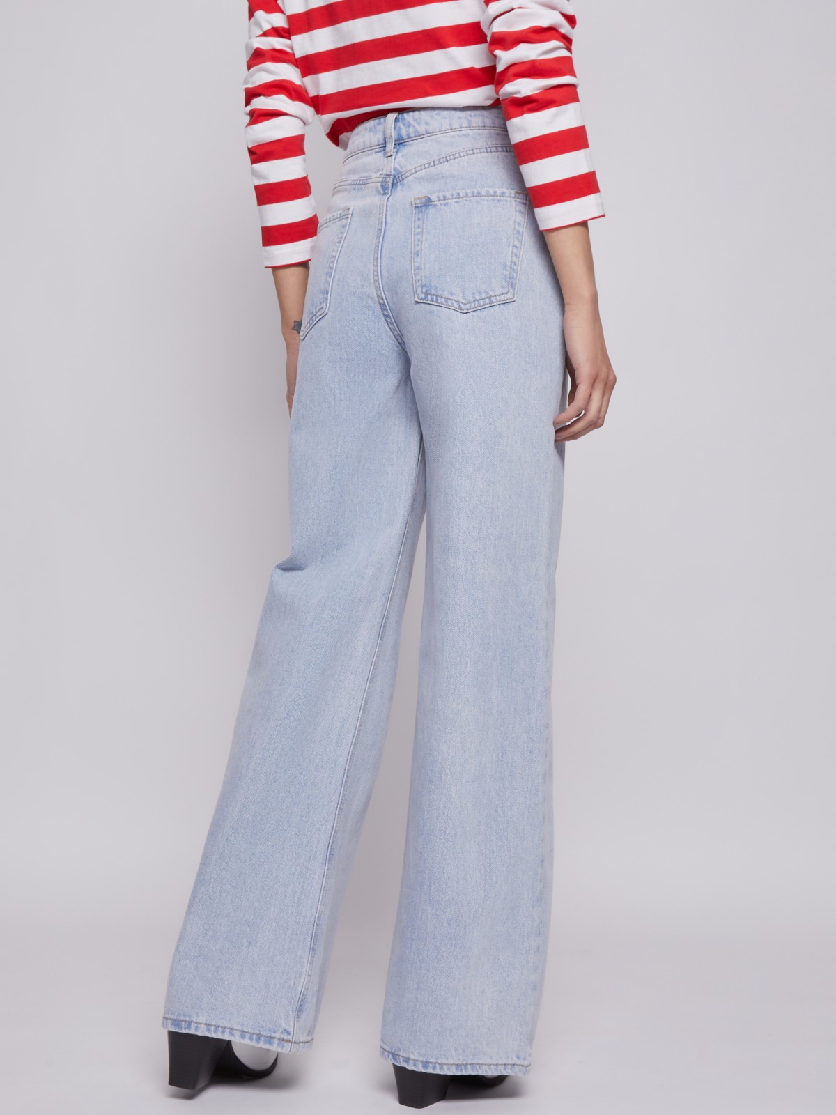 Джинсы силуэта Wide