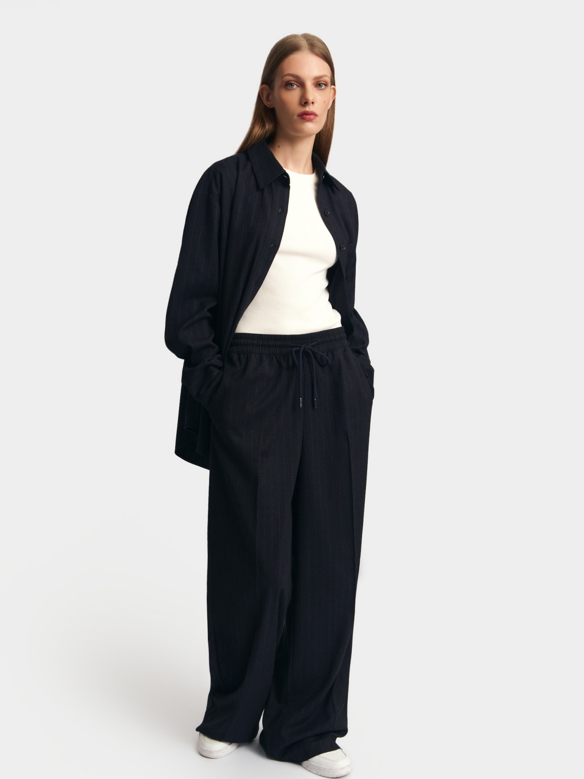 Брюки прямого фасона на резинке со стрелками