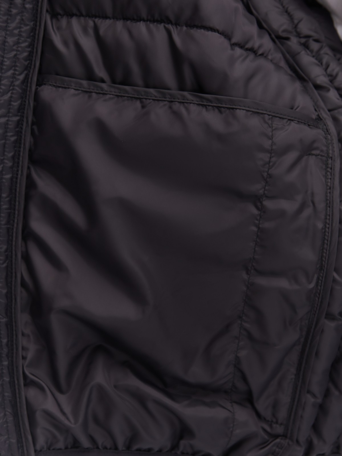 Лёгкая утеплённая стёганая куртка на молнии с капюшоном zolla 01412512N074, цвет черный, размер S - фото 5