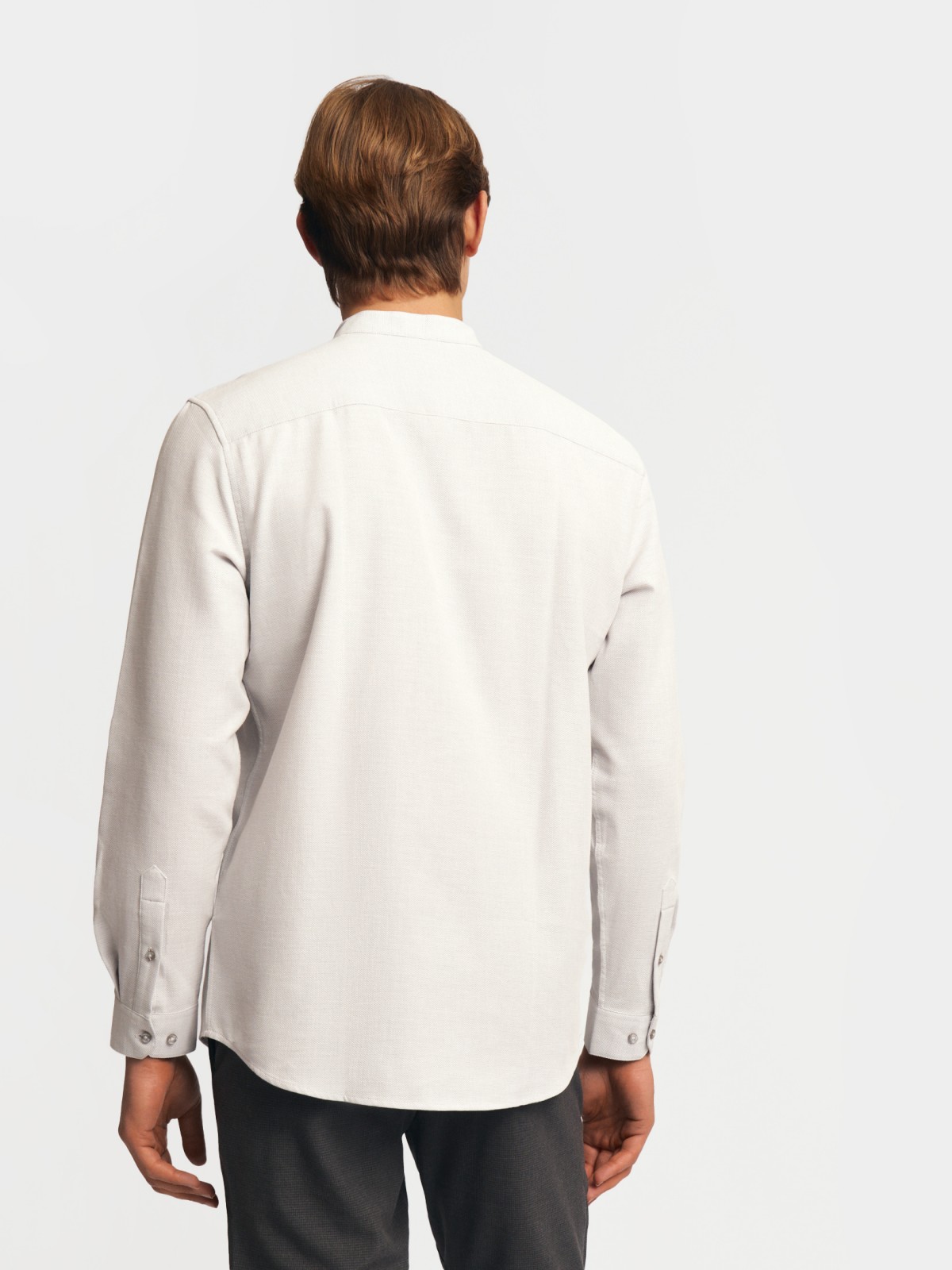 Офисная рубашка с воротником-стойкой и длинным рукавом