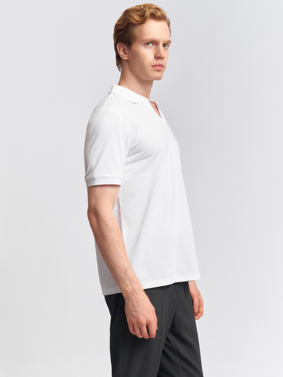 Футболка поло с вырезом