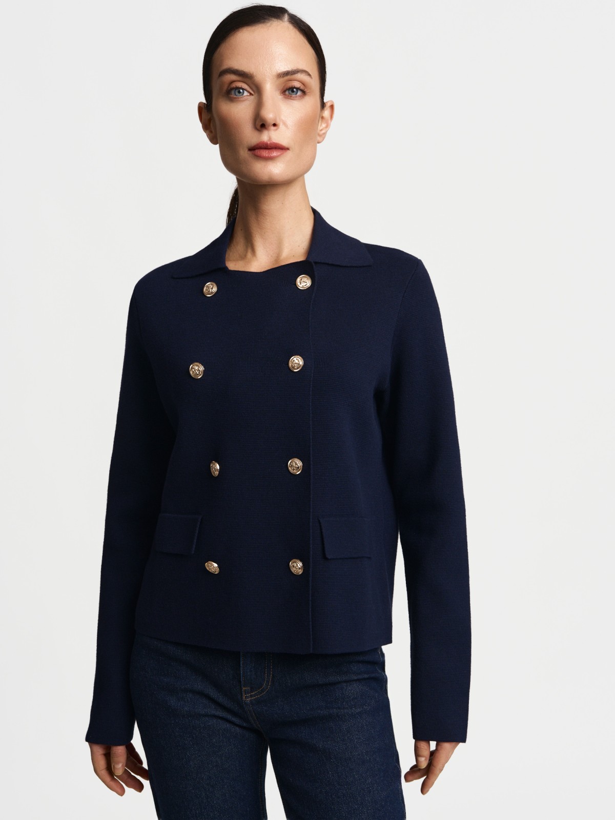 Короткий кардиган-жакет на пуговицах