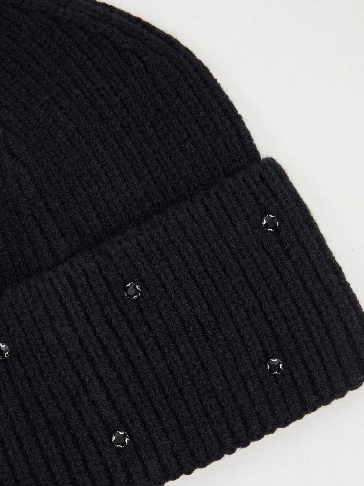 Вязаная шапка-бини со стразами