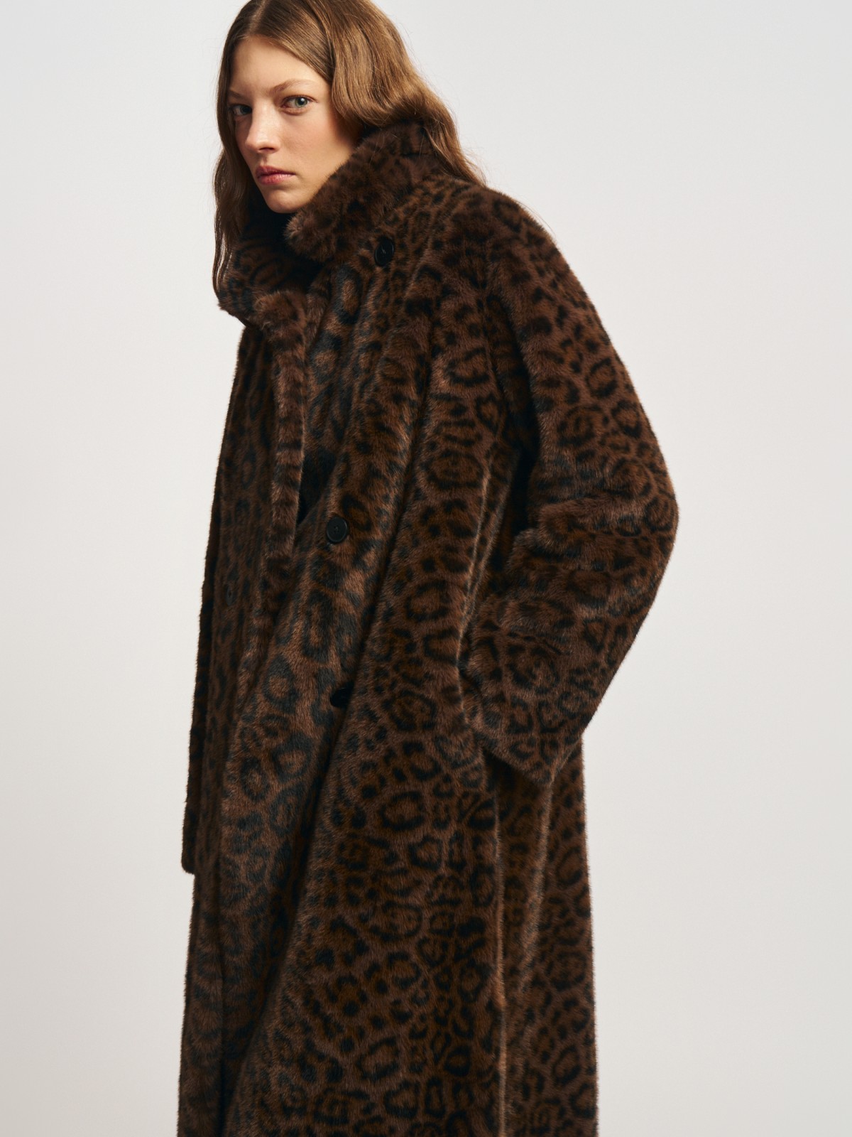 Длинное тёплое пальто-шуба из экомеха