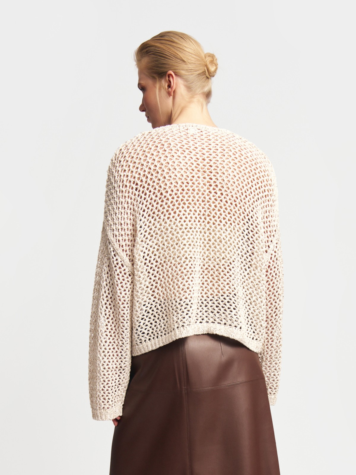 Вязаный джемпер-сетка с пайетками