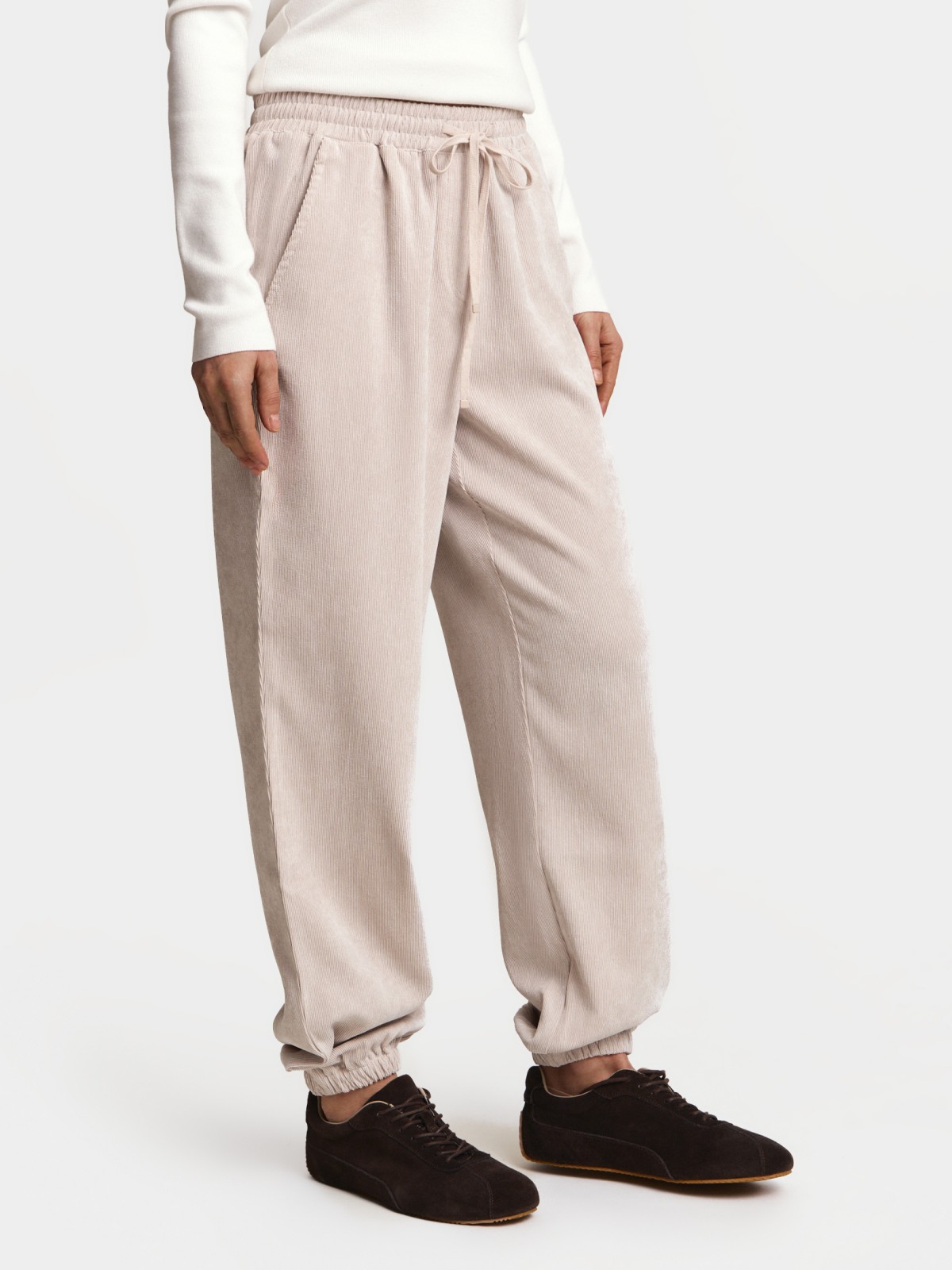 Вельветовые брюки-джоггеры на резинке