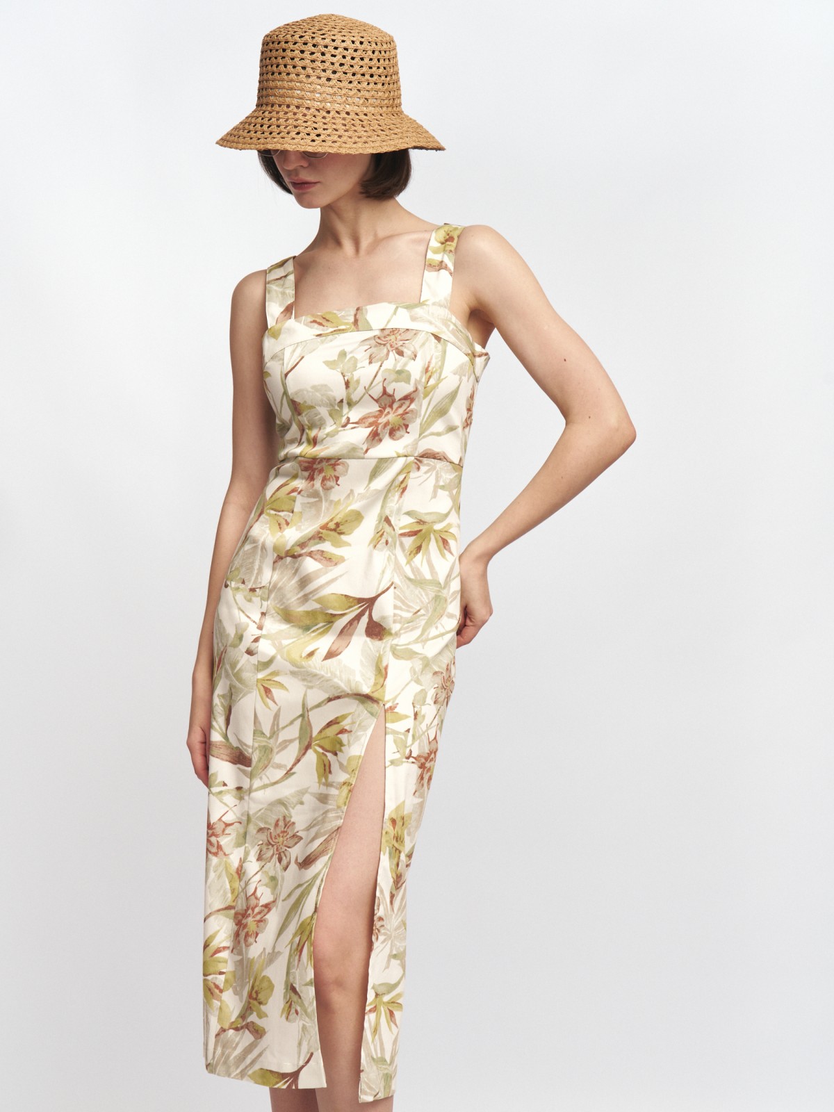 Сарафан с тропическим принтом и разрезом 1199₽