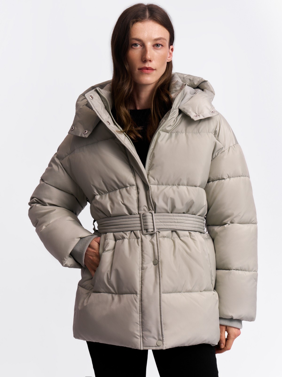 Тёплая куртка с капюшоном и поясом