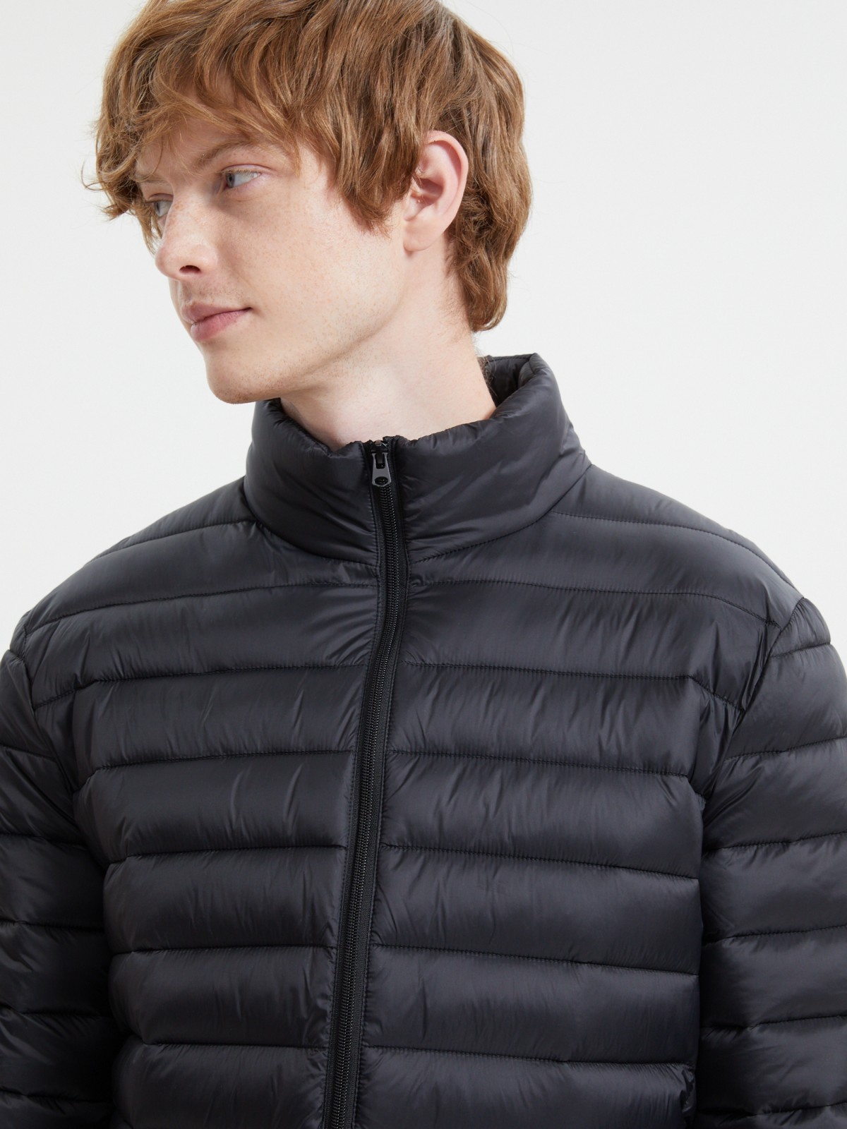 Лёгкая утеплённая стёганая куртка на молнии с воротником