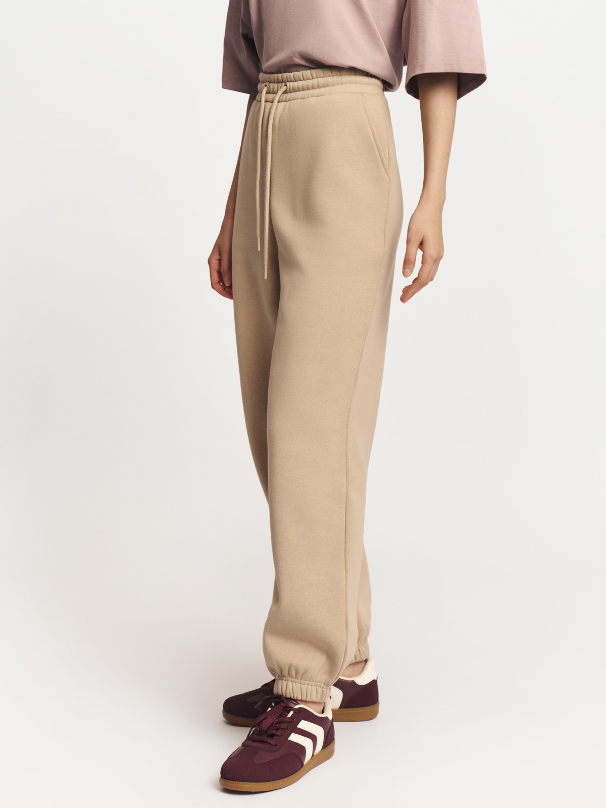 Утеплённые брюки-джоггеры на резинке