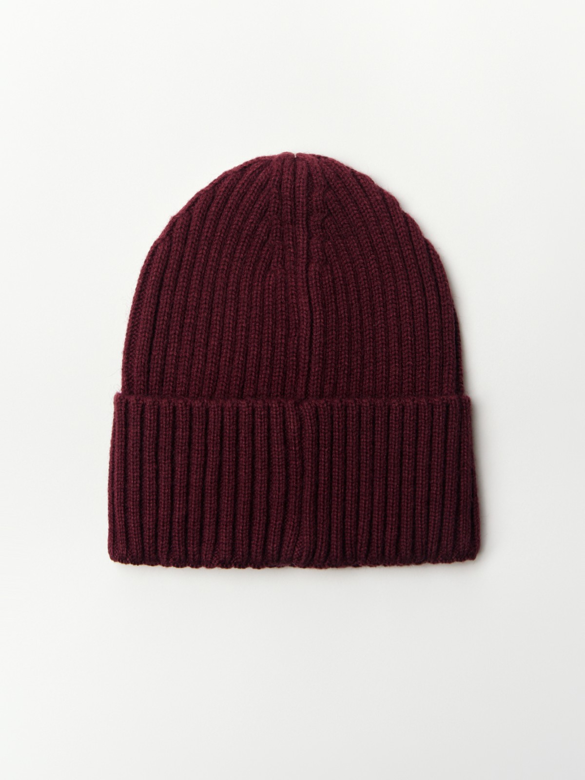 Вязаная шапка-бини с отворотом