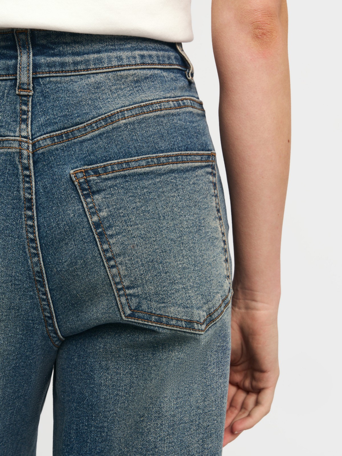 Джинсы силуэта Wide