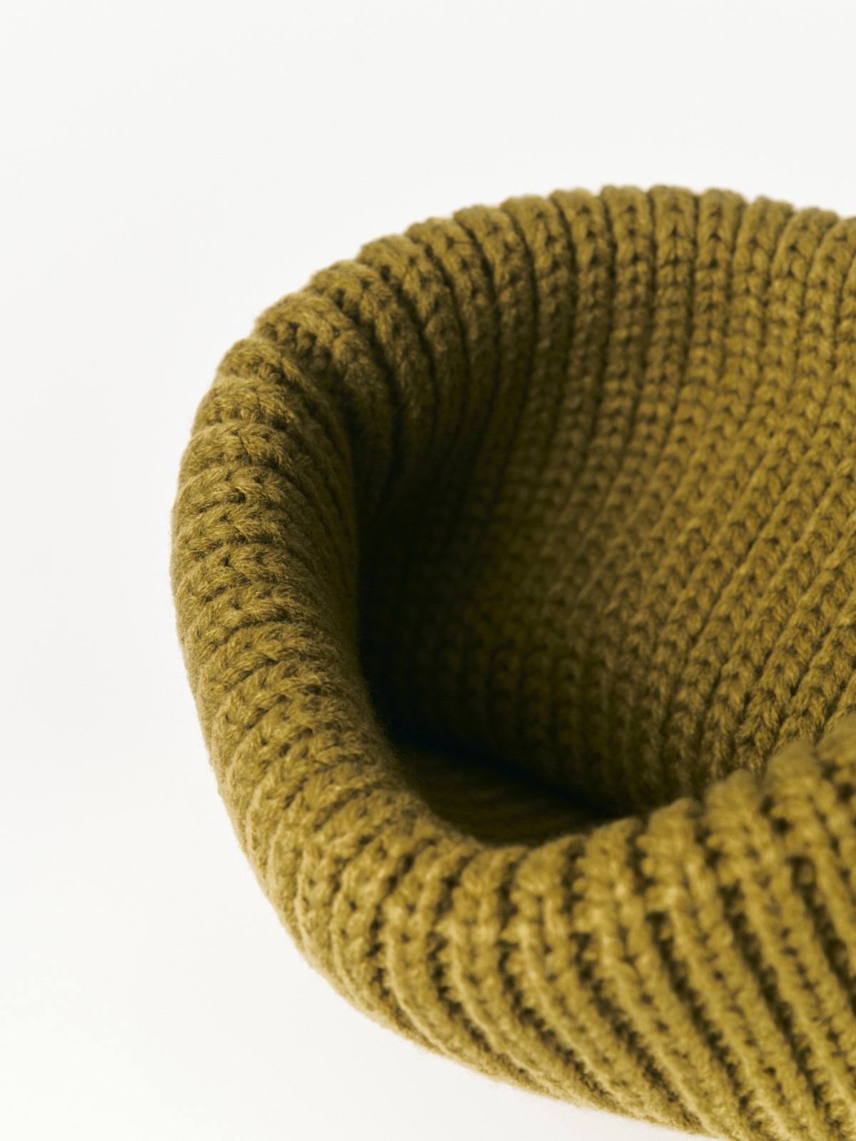 Вязаная шапка-бини