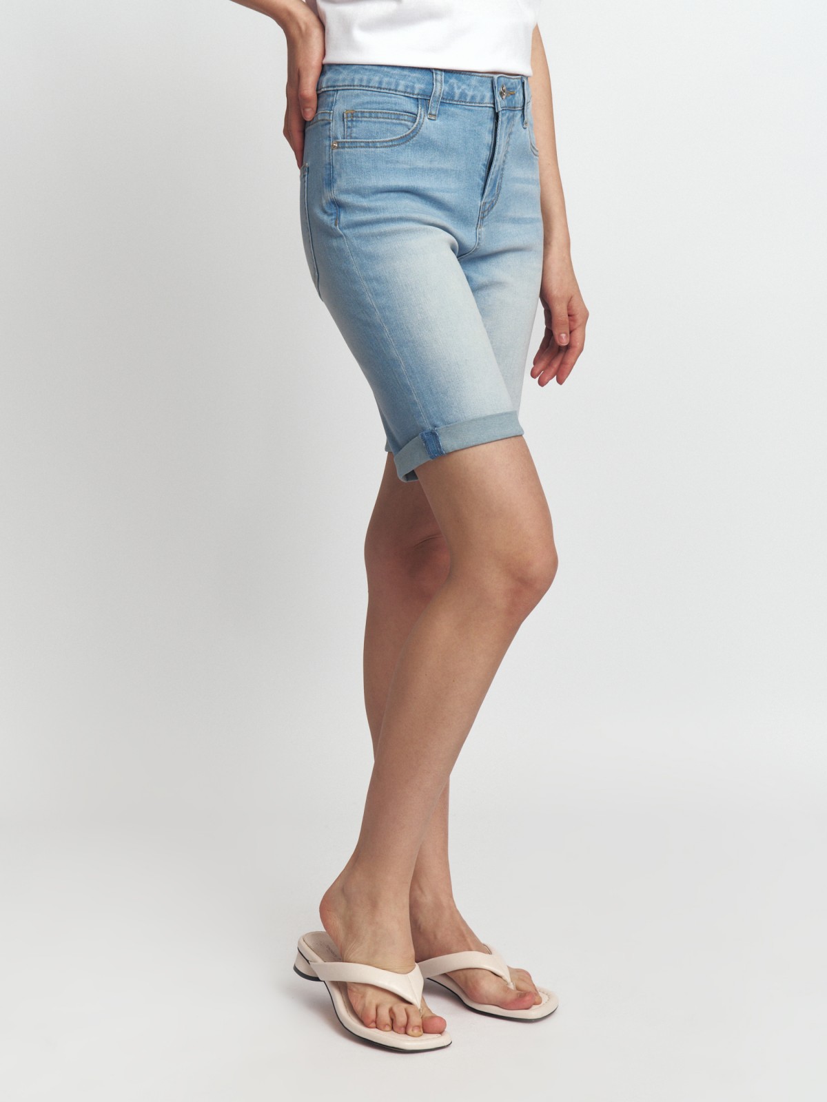 Джинсовые удлинённые шорты с отворотами