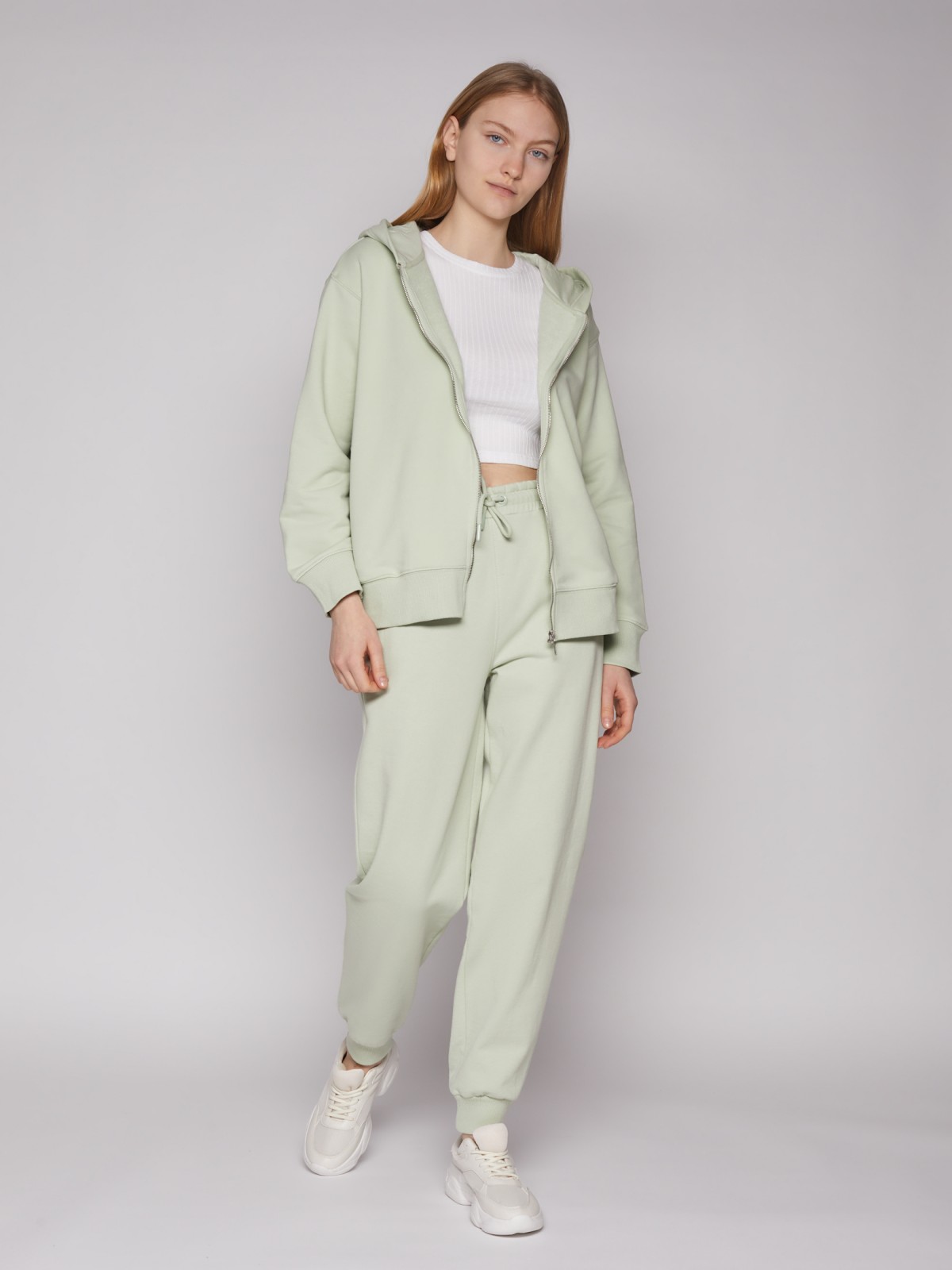 Брюки-джоггеры в спортивном стиле