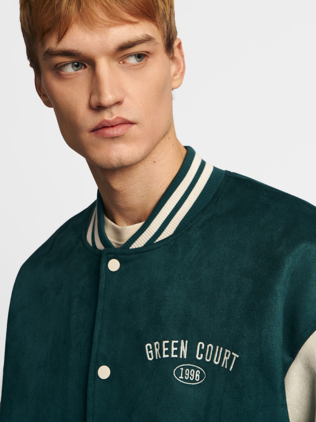 Бомбер в колледж-стиле из экозамши