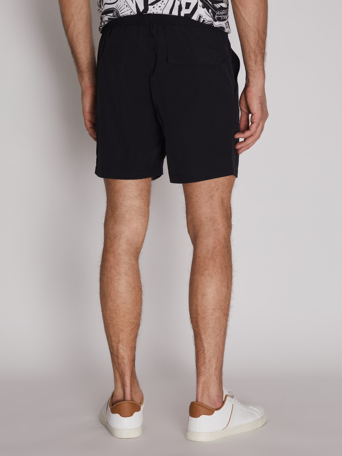 Шорты из нейлона на резинке