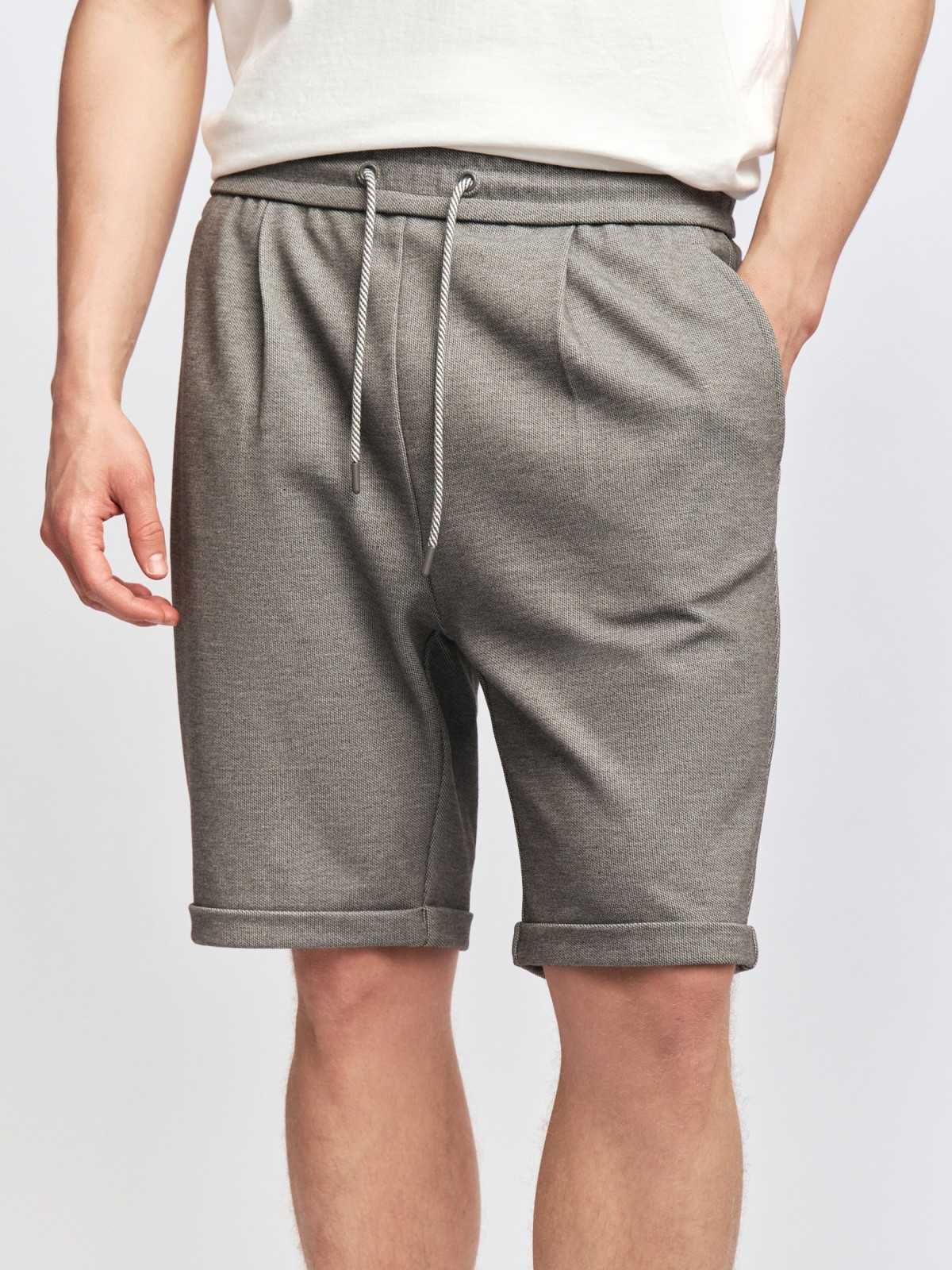 Трикотажные шорты на резинке