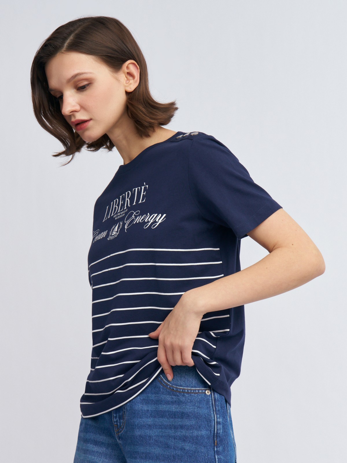 Футболка из хлопка в полоску с металлическим декором