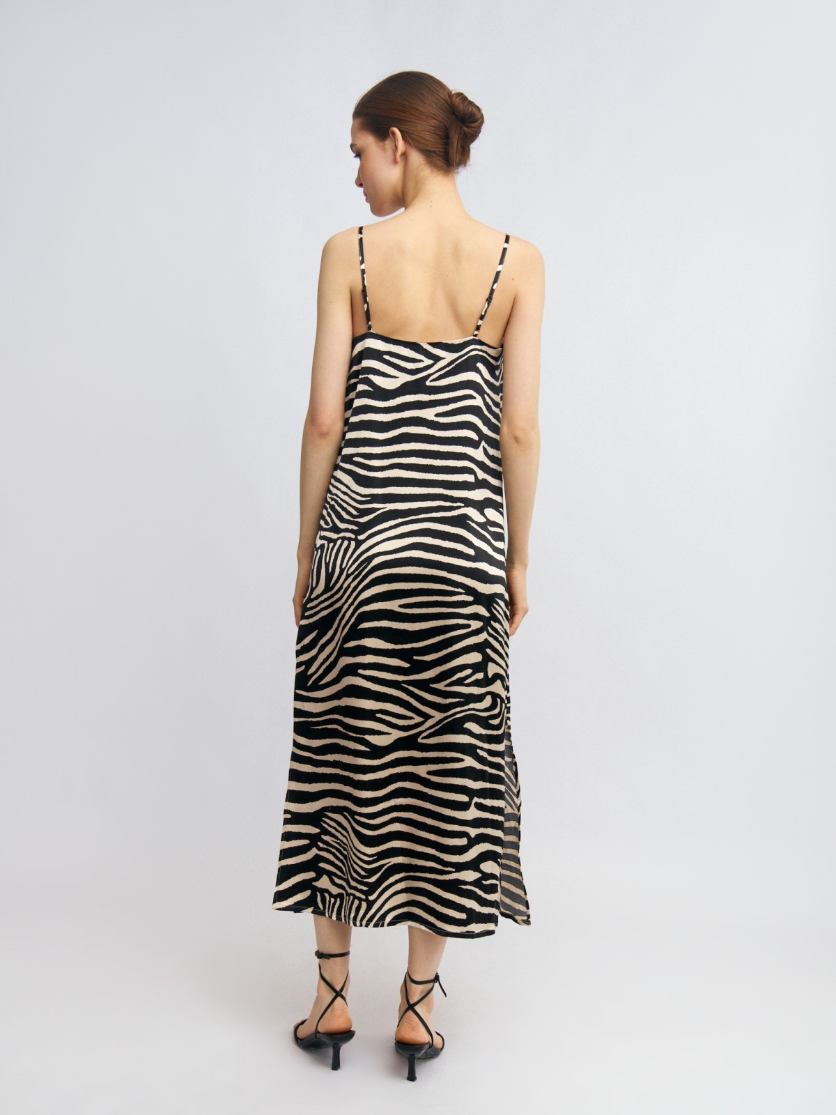 Атласное платье-комбинация миди на бретельках