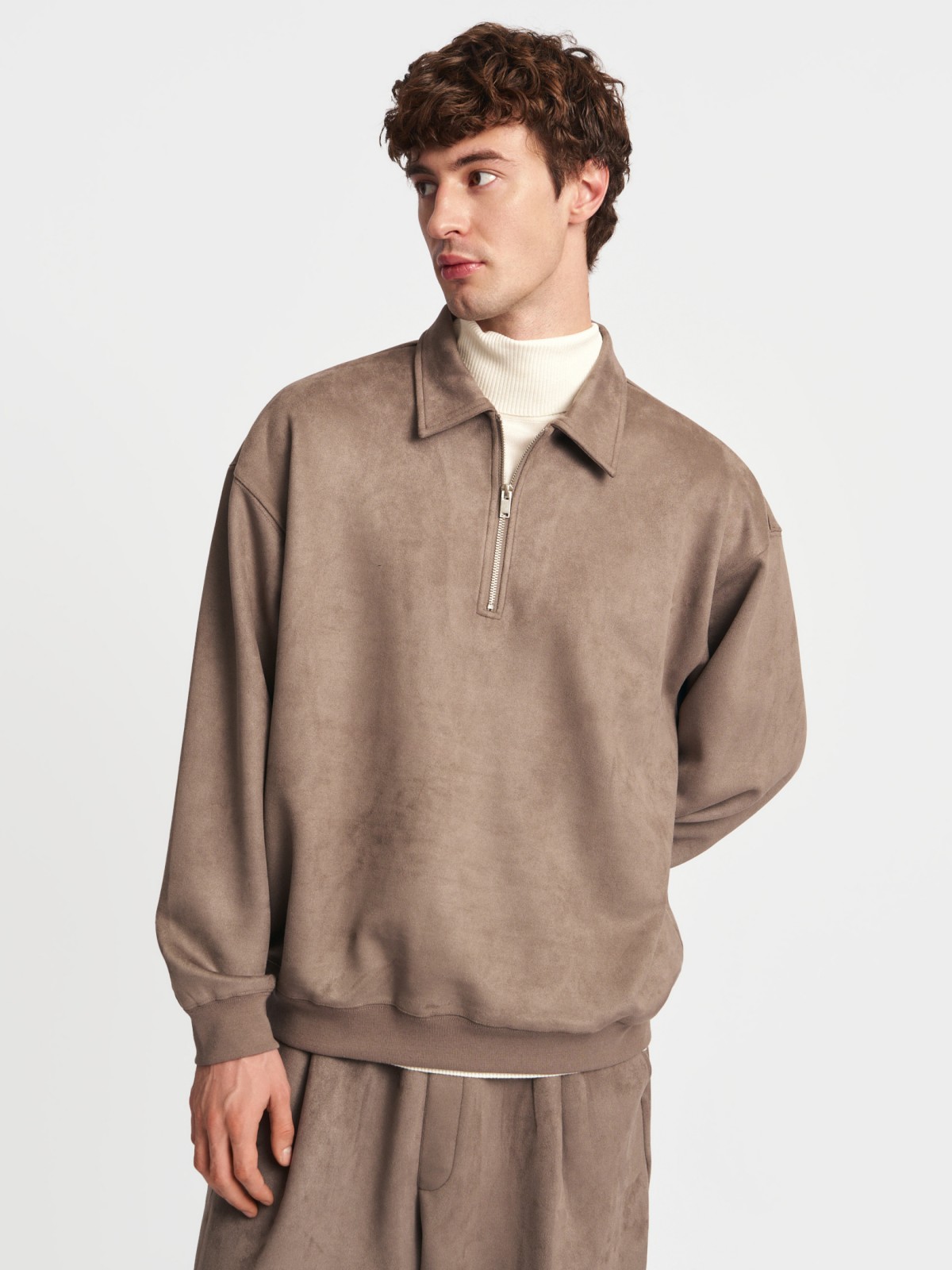 Свитшот из экозамши на молнии