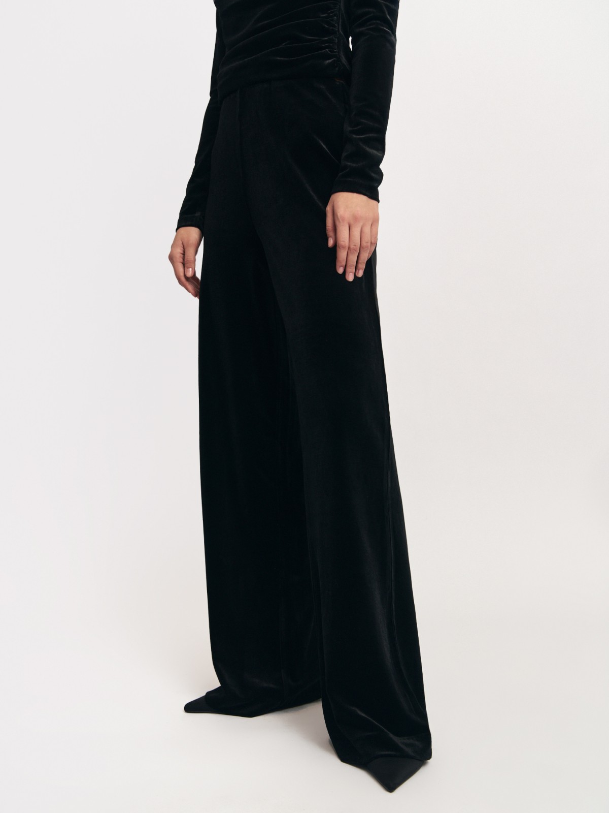 Бархатные брюки на резинке