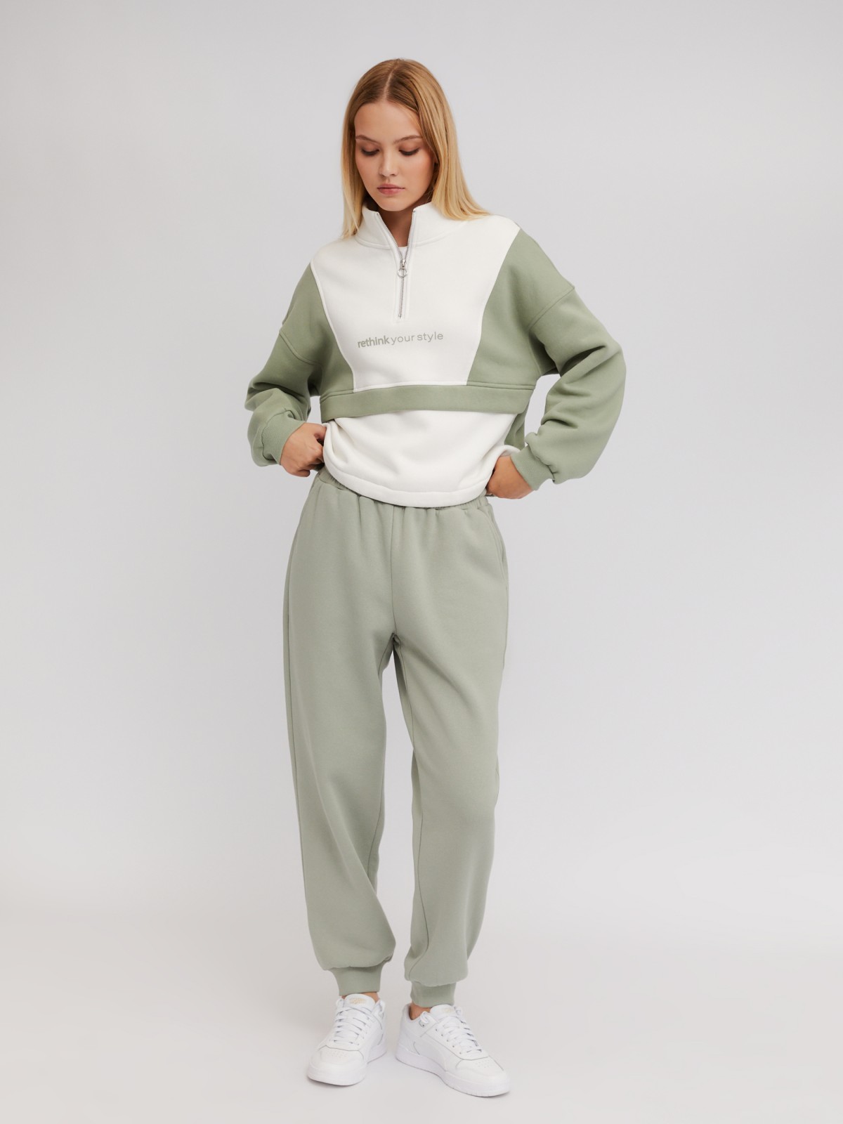 Утеплённая толстовка-анорак на кулиске с воротником-стойкой