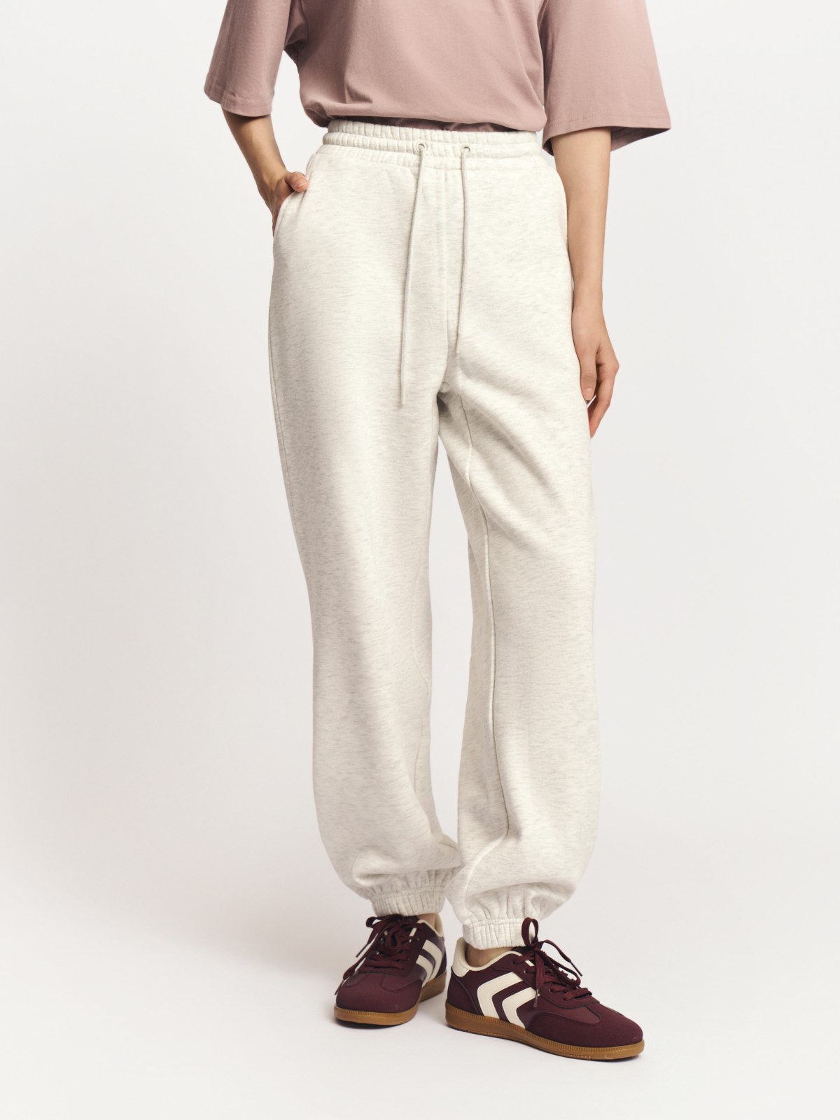 Утеплённые брюки-джоггеры на резинке