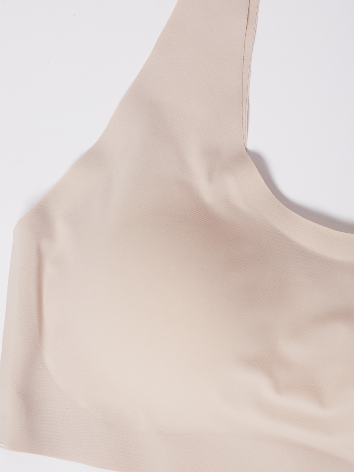 Бесшовный топ на широких бретелях