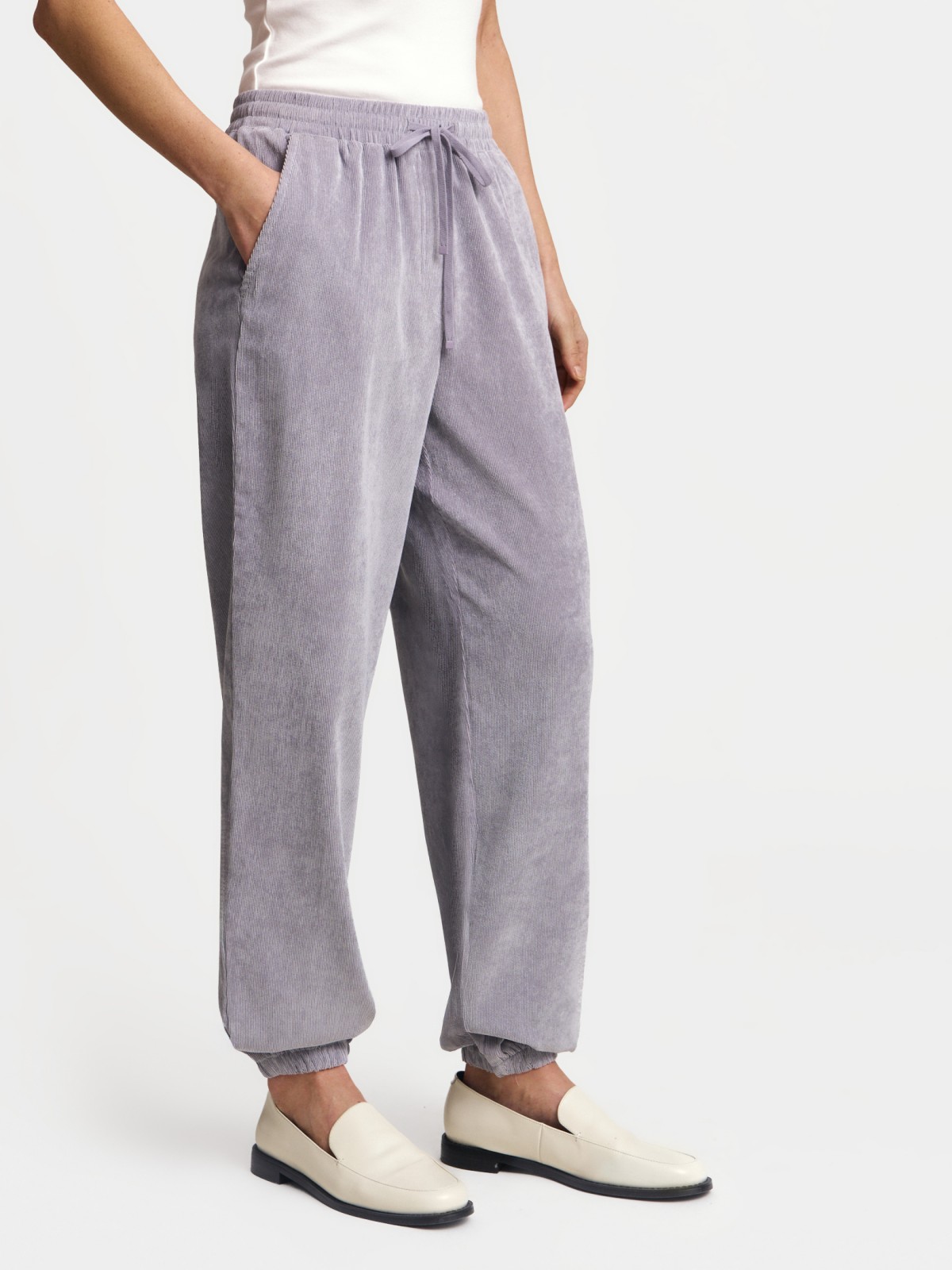 Вельветовые брюки-джоггеры на резинке