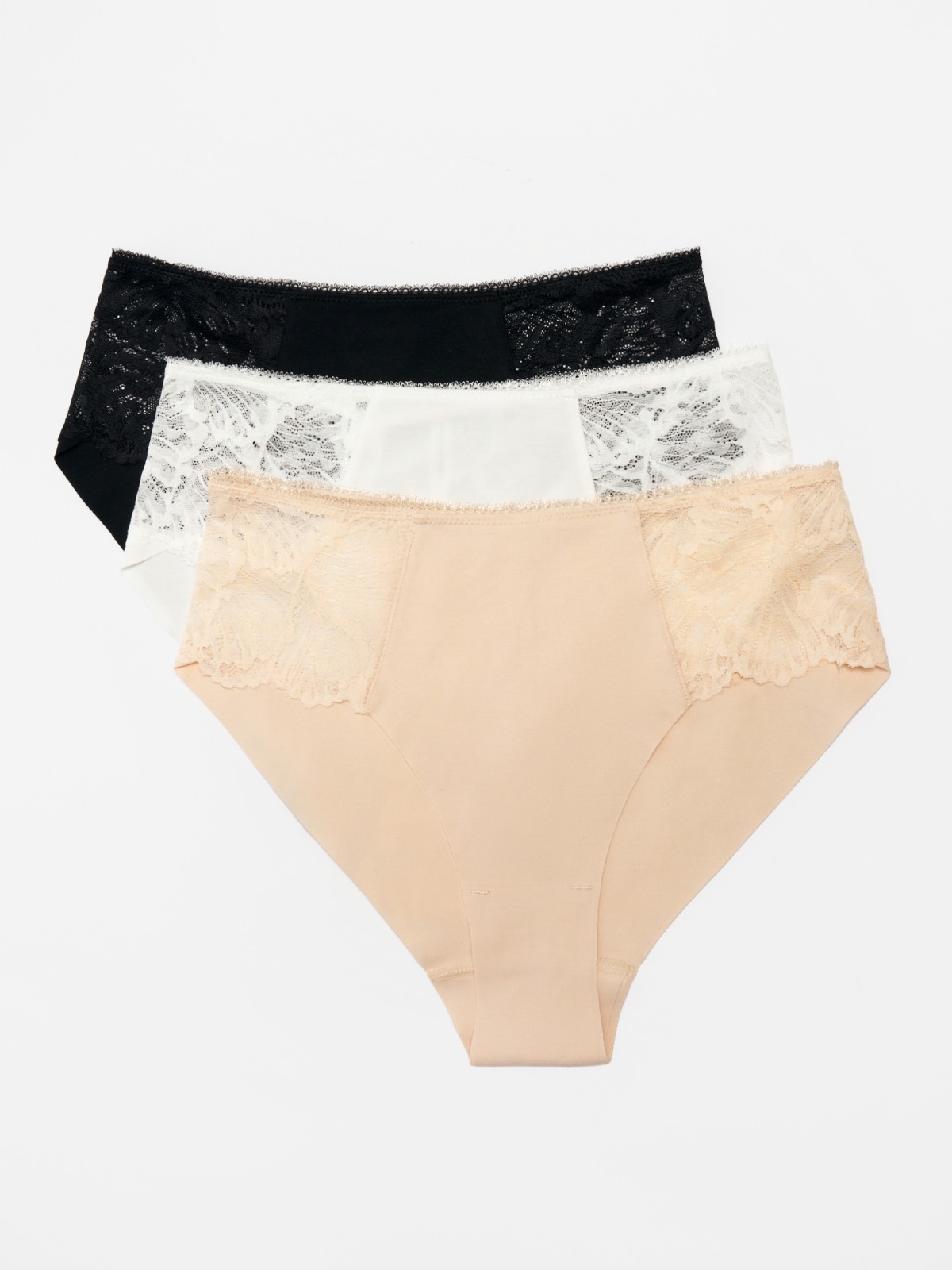 Набор трусов с кружевом 3 шт в комплекте 599₽