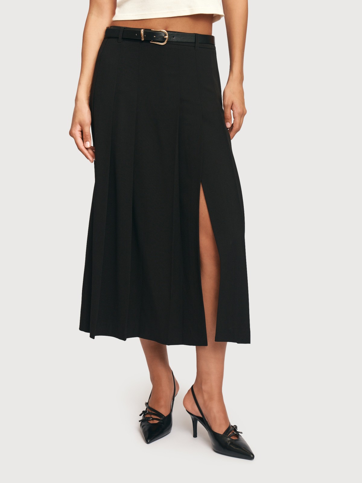 Юбка миди в складку с разрезом и ремнём