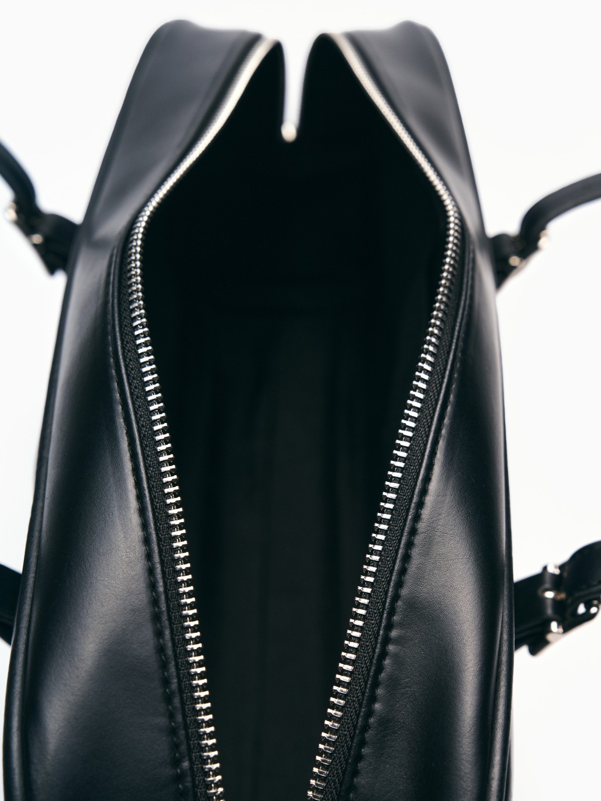 Сумка из экокожи на молнии